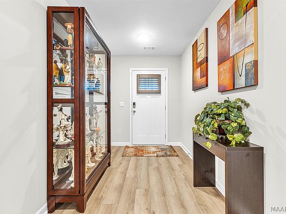 5th image of 266 Kohn Dr