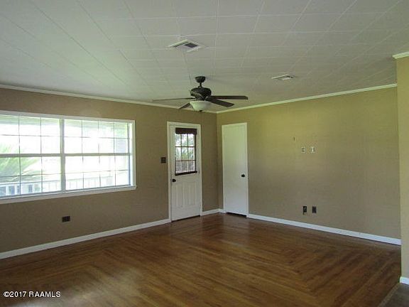 3rd image of 115 Bluegrass Ln
