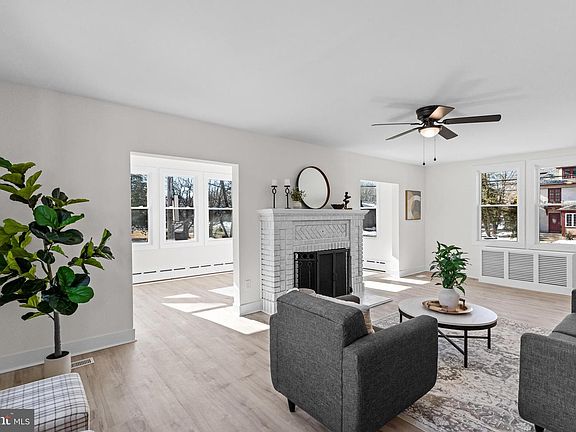 5th image of 1040 N Main St