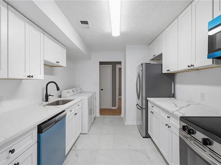 2388 Lawrenceville Hwy #D — Photo 7