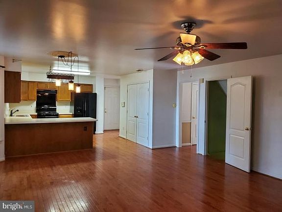 3rd image of 15135 Knickerbocker Dr