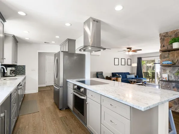 1136 Hampton Rd, Sacramento, CA 95864