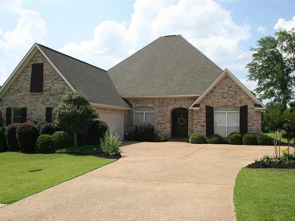 1st image of 105 Woodlands Green Dr