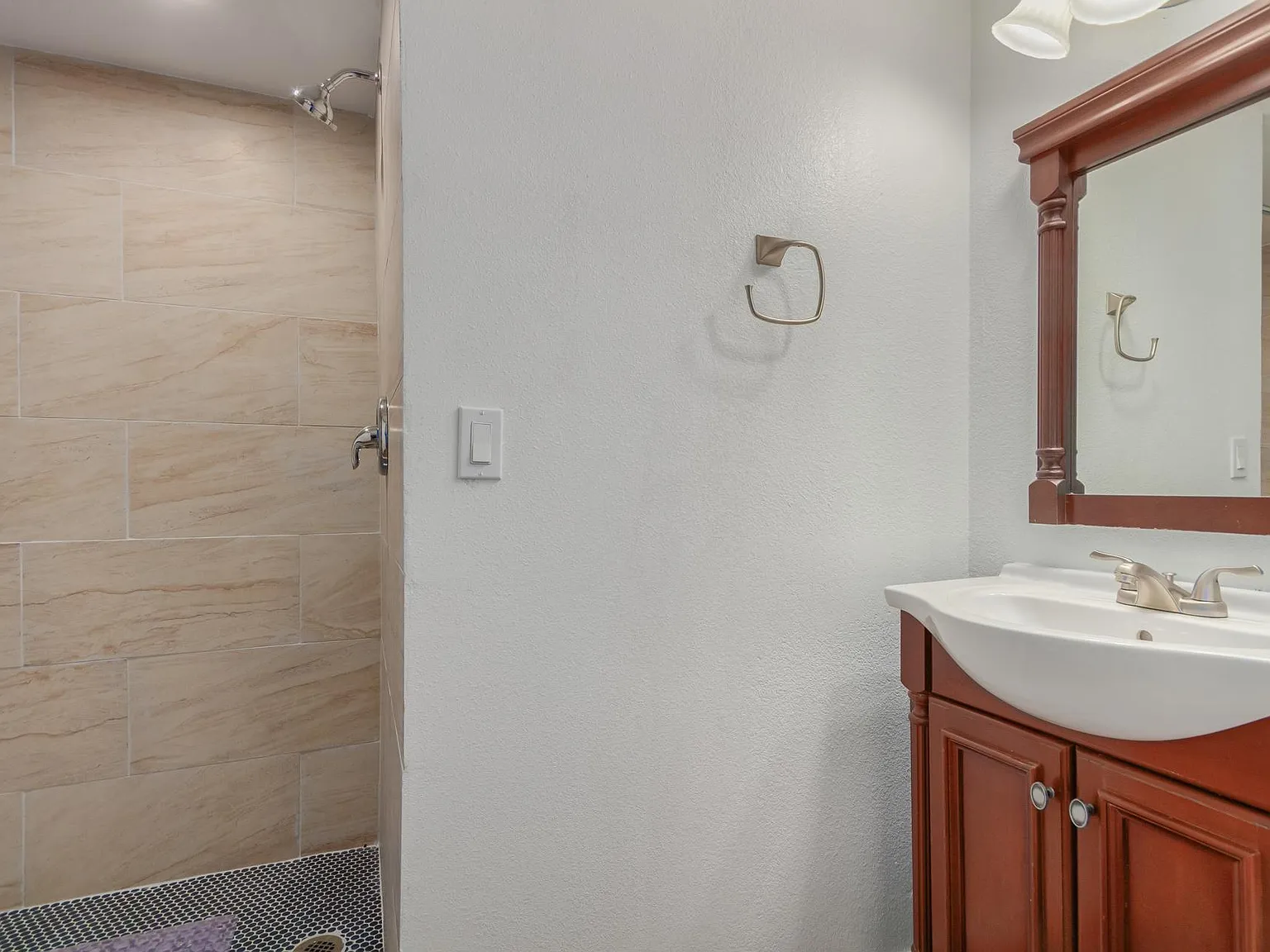 4 bed, 3.0 bath, 1810 sqft, $815 — Photo 3