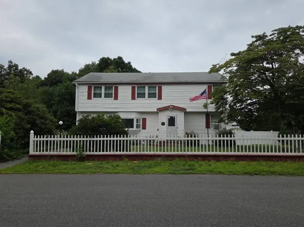 16 Mandalay Dr, Peabody, MA 01960