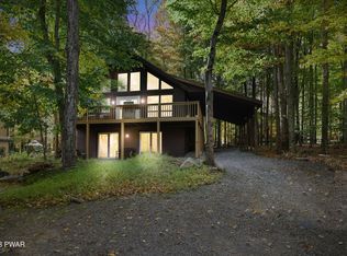 137 Lakeview Dr, Lake Ariel, PA 18436