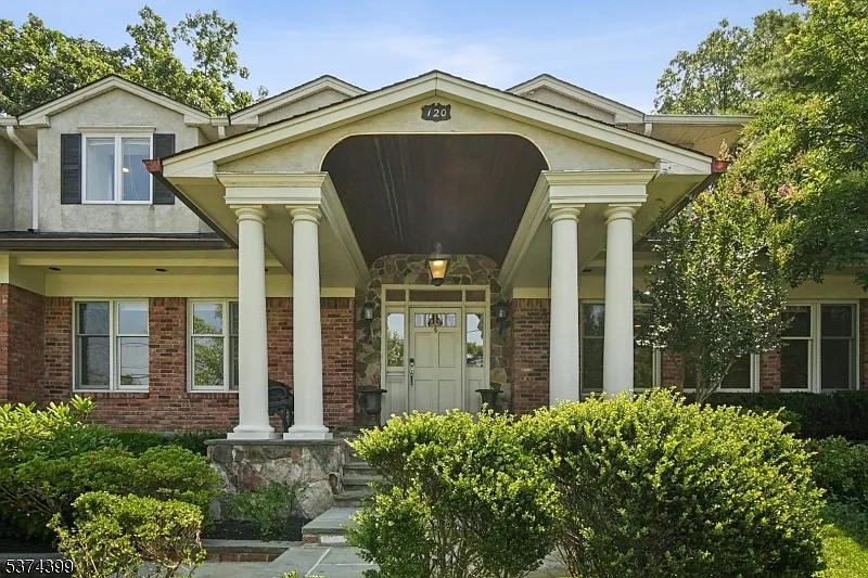 5 bed, 5.5 bath, $10,000 — Photo 3