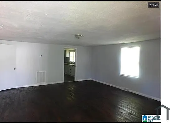 3 bed, 1110 sqft, $1,300 — Photo 4