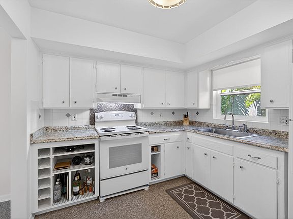 4th image of 1817 N Ocean Breeze