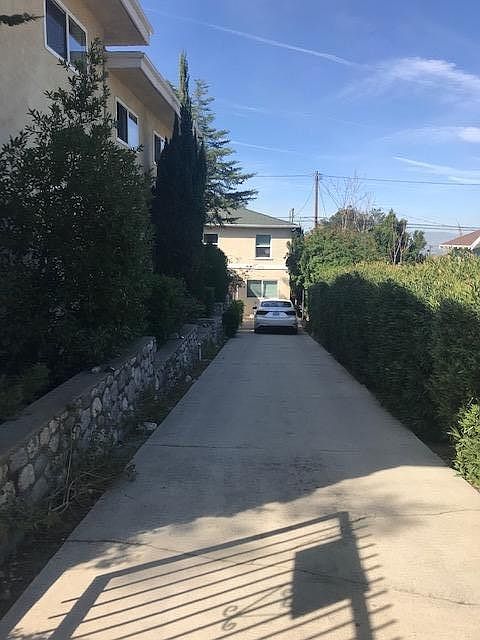 2nd image of 10433 Commerce Ave