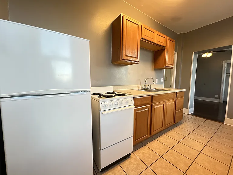 1004 Bluff St — Photo 6