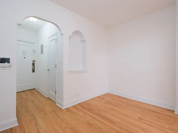 340 E Mosholu Parkway S image 2 of 10