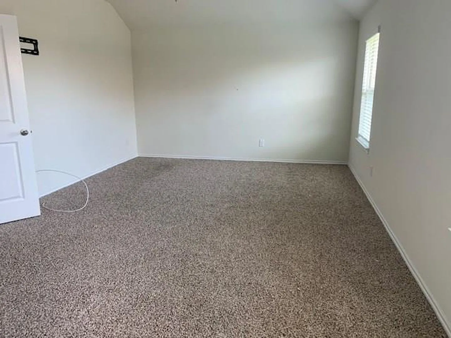 Princeton 4 bed move in ready! — Photo 2
