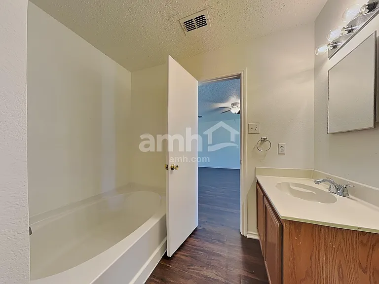 1637 Baxter Springs Dr — Photo 10