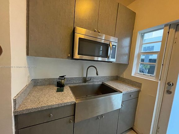3rd image of 1540 Euclid Ave APT 107