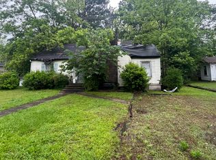 402 Cromwell St, West Point, MS 39773