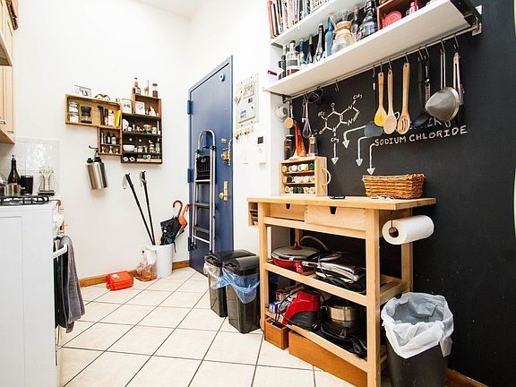 5th image of 621 Manhattan Ave APT 2L