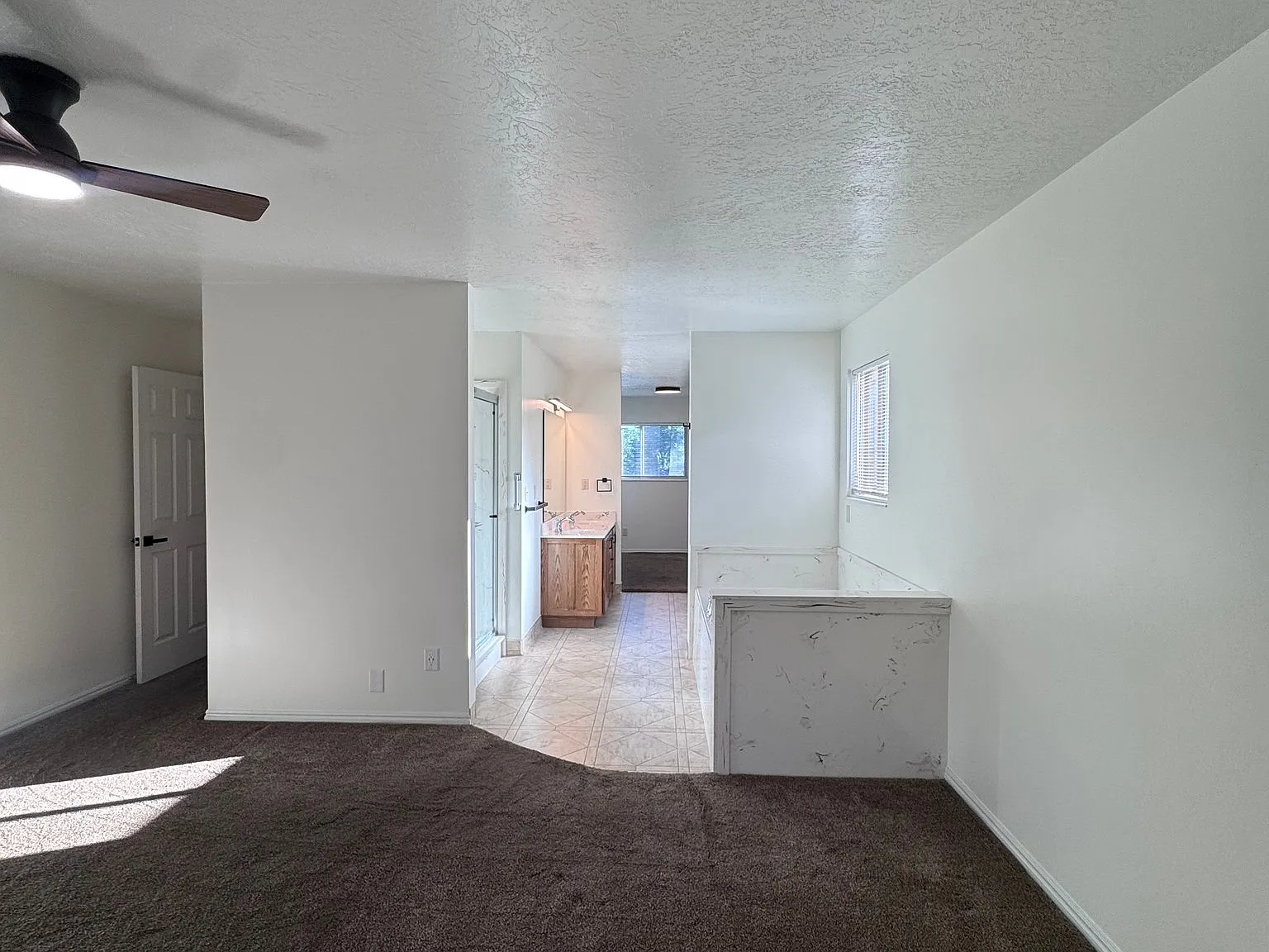 2 bed 2 bath - upstairs unit — Photo 3