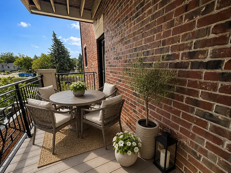 833 Laurel Ave #206 — Photo 5