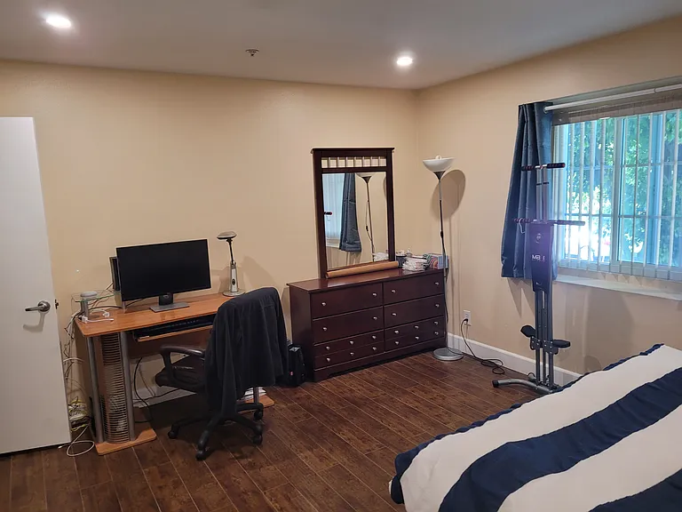 1731 Barry Ave #118 — Photo 12