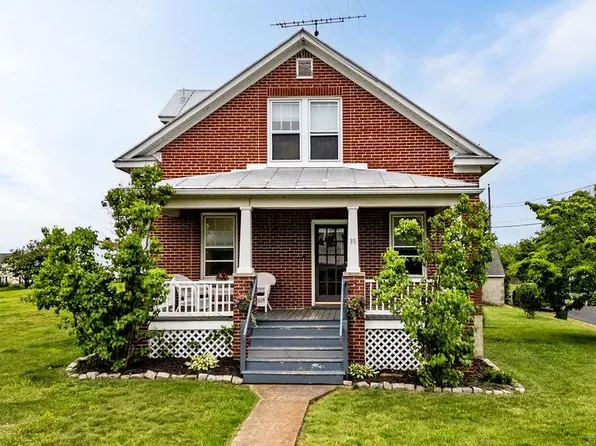 39 Oak St, Fishersville, VA 22939