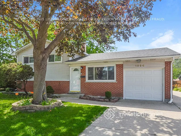 1694 Clifford St — Photo 5