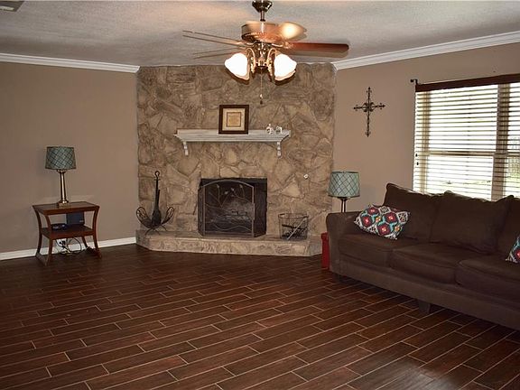 4th image of 111 Bryn Mawr Ln