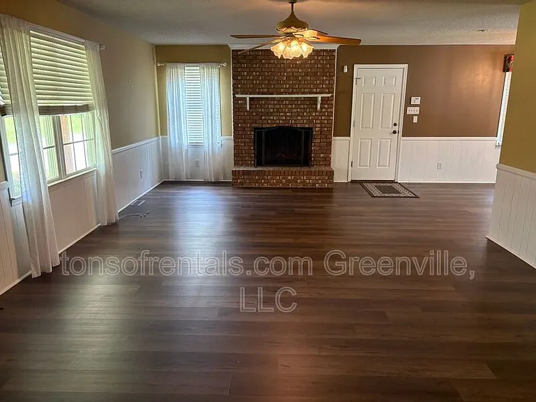 129 Foster Rd — Photo 3