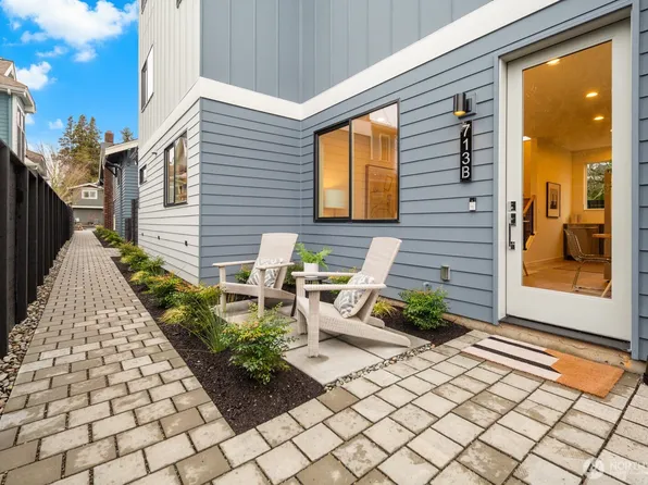 713 B N 70th Street, Seattle, WA 98103