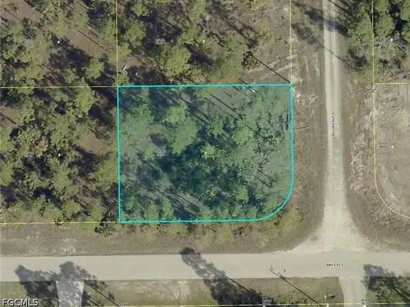 852 Gaylord Ave S, Lehigh Acres, FL 33974