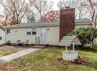 28 Lakeview Dr, Smithfield, RI 02828