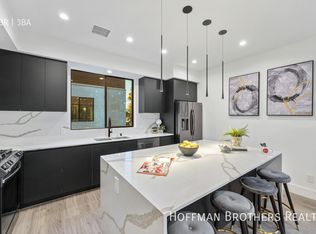 18317 Collins St #A, Tarzana, CA 91356