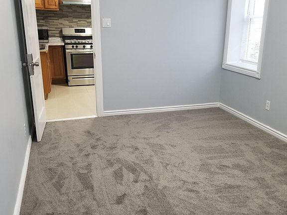 4th image of 5446 N Sawyer Ave #1R