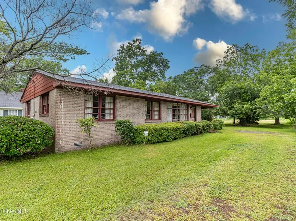 311 E Hillsboro Street, Mount Olive, NC 28365