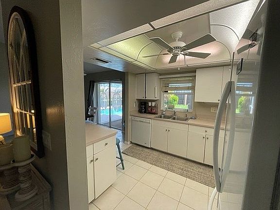3rd image of 408 SE 23rd Ter