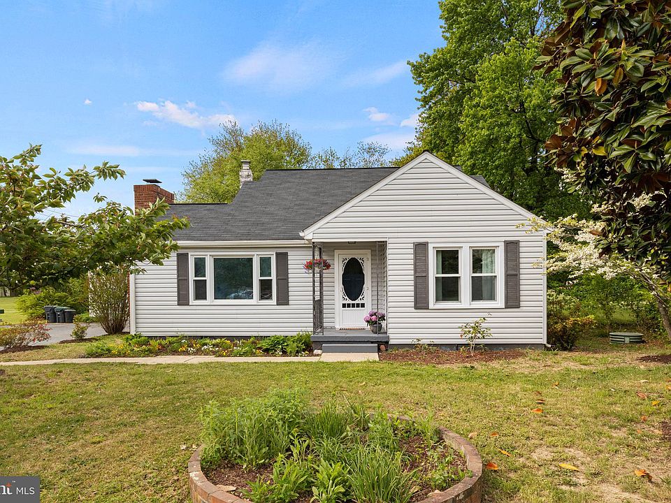 1st image of 7 Lorenzo Dr
