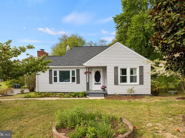7 Lorenzo Dr, Fredericksburg, VA 22405