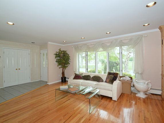 3rd image of 271 Vermont Ave