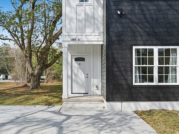 3rd image of 1205 Rosehaven Dr.