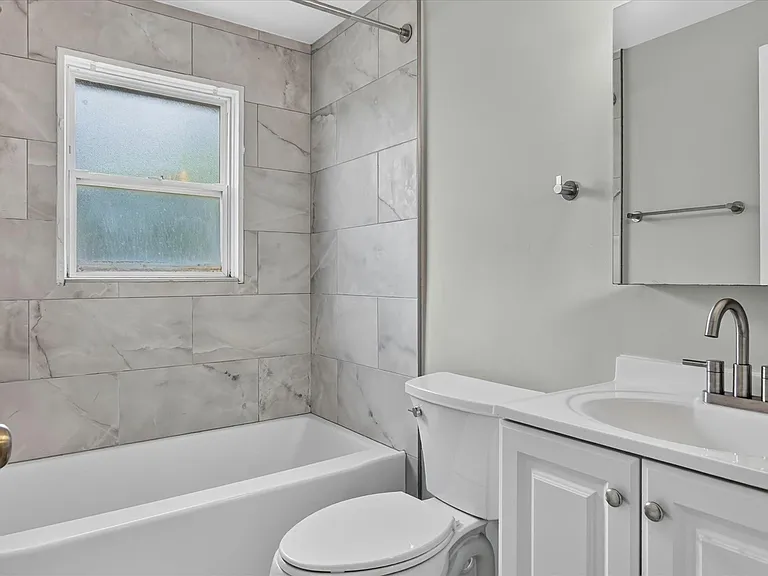 3284 Coolidge Hwy — Photo 18