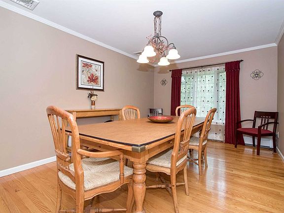 3rd image of 12 Beaverbrook Dr