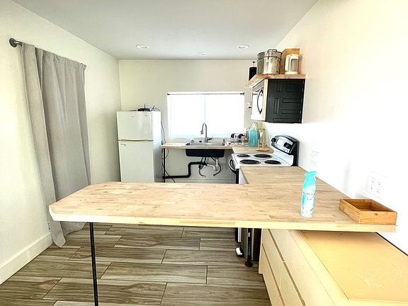 4th image of 3585 Pampas Ave