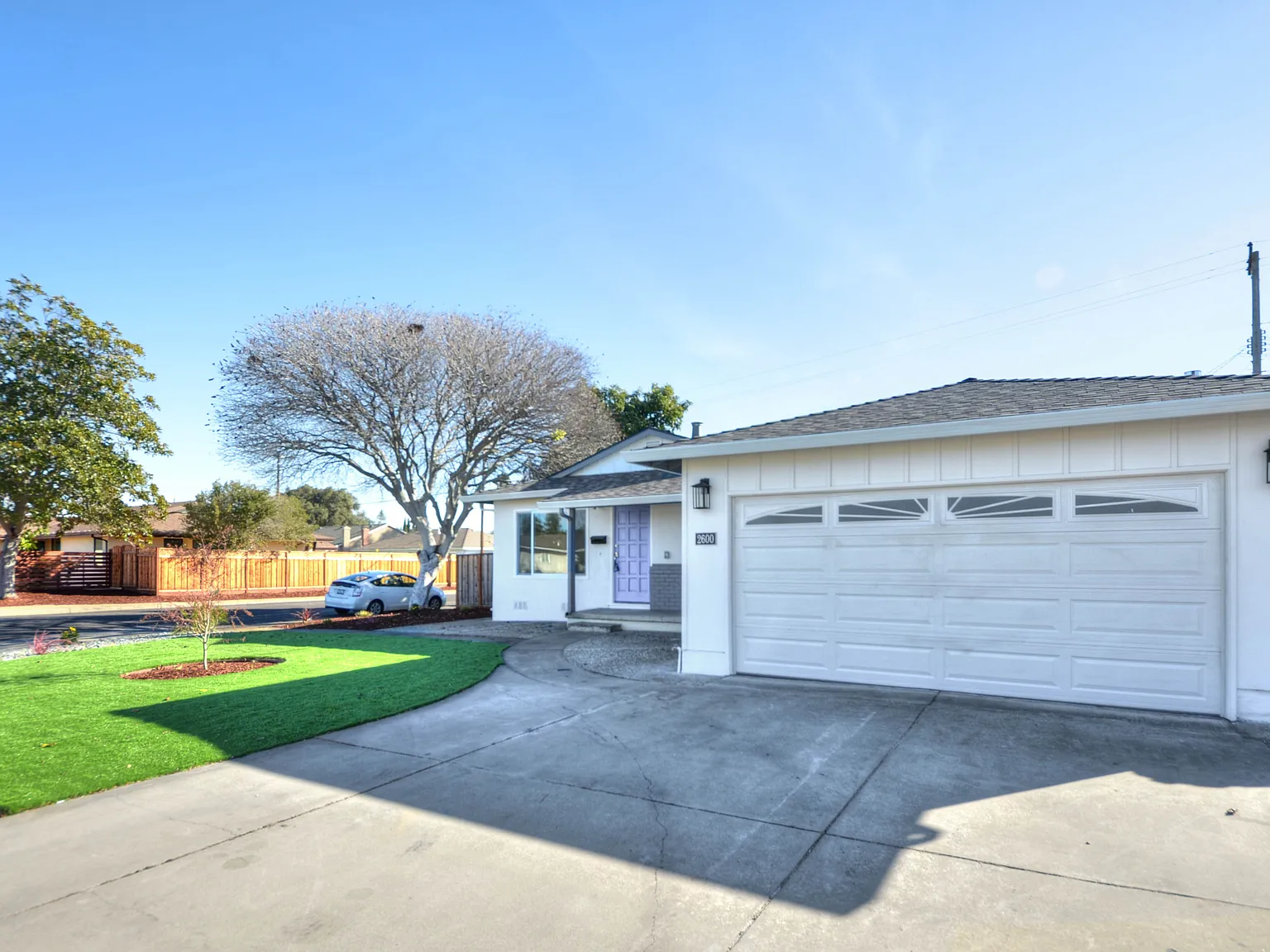 3 bed, 2.0 bath, 1207 sqft, $5,400 — Photo 2