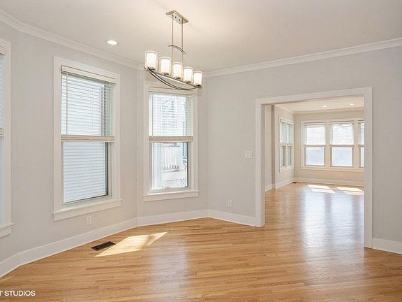 4th image of 1712 W Byron St #1