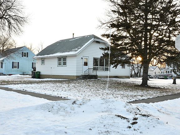 2nd image of 402 Rohrer St