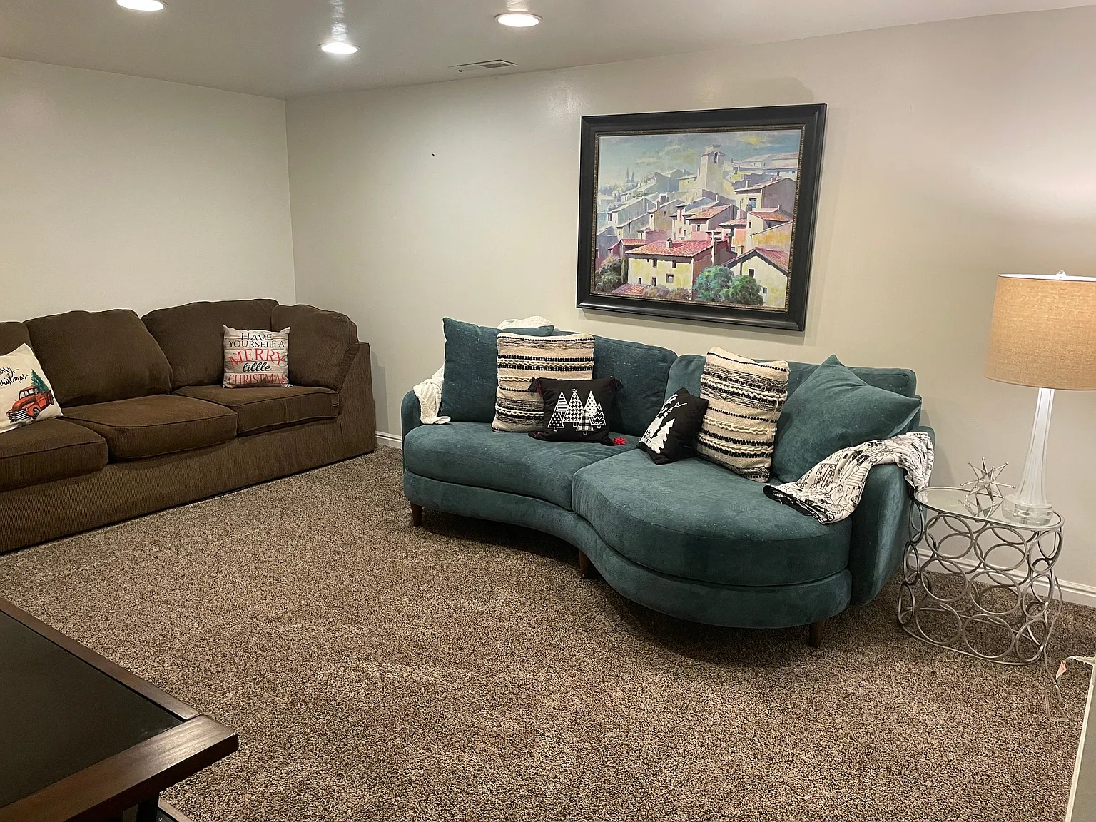 Furnished 2bed 1 bth Basement Apartment with shared patio backyard — Photo 1