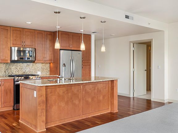 4th image of 10610 NE 9th Pl #826