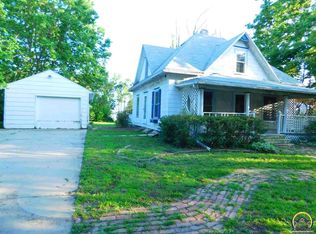 105 W 2nd St, Hoyt, KS 66440