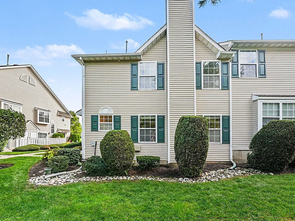 1426 Angela Ct