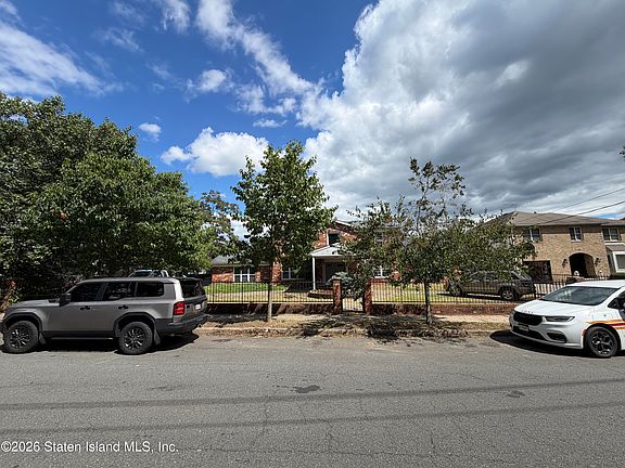 4th image of 93 Weiner St